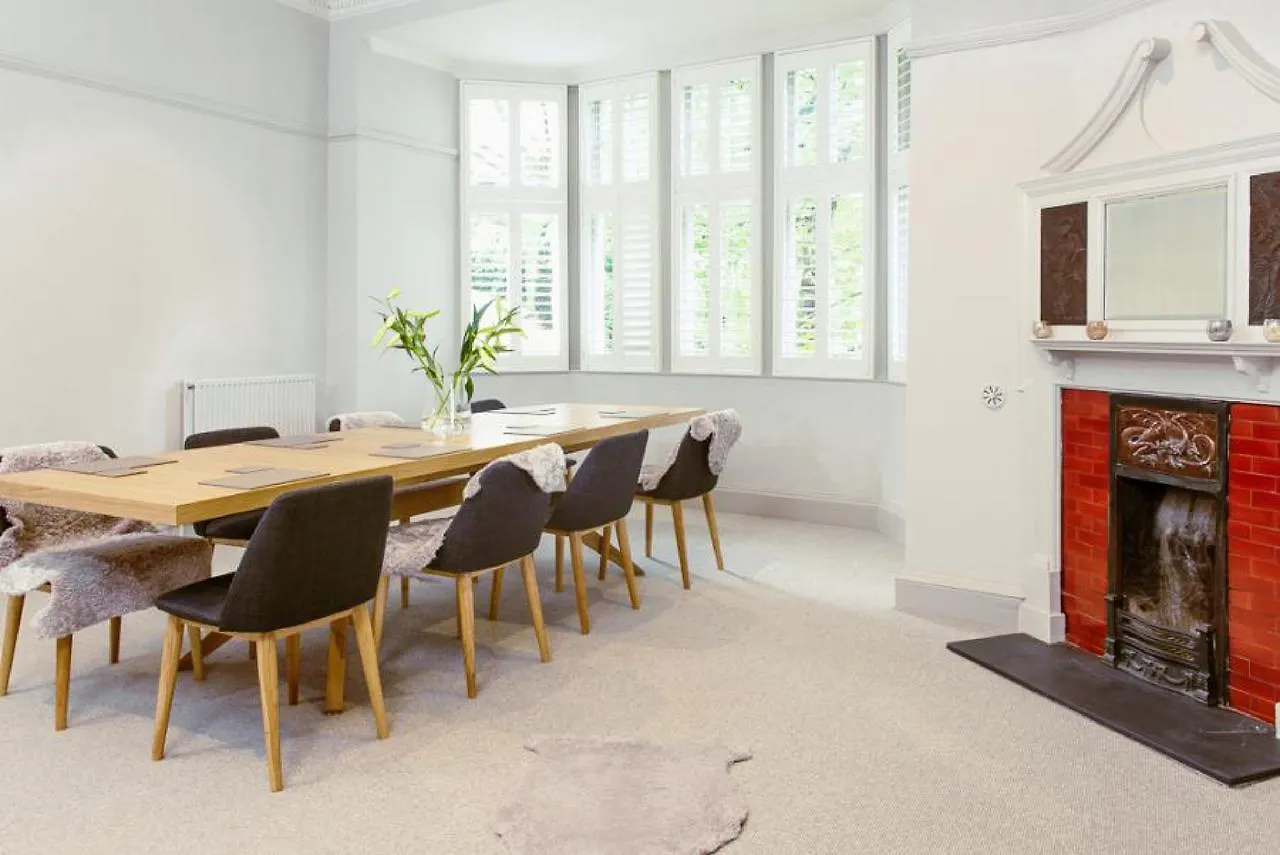 Ramsay Gardens - Grand 4-Bedroom Apartment Next To Castle Edinburgh United Kingdom