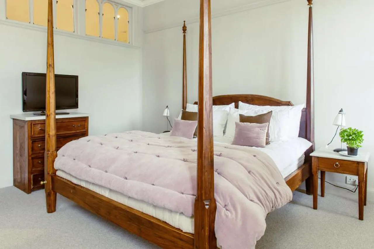 Ramsay Gardens - Grand 4-Bedroom Apartment Next To Castle Edinburgh