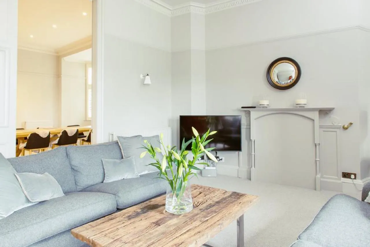 Ramsay Gardens - Grand 4-Bedroom Apartment Next To Castle Edinburgh 0*,