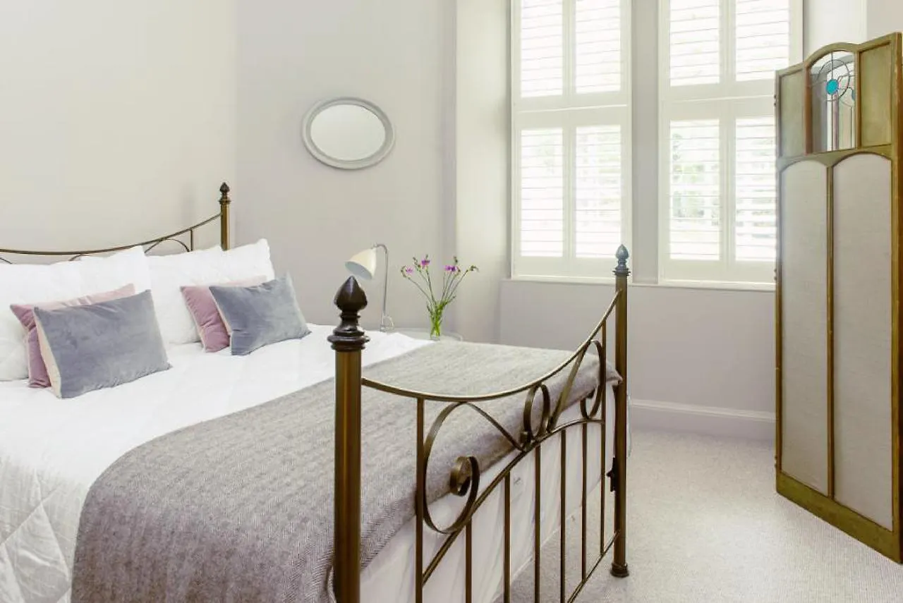 Ramsay Gardens - Grand 4-Bedroom Apartment Next To Castle Edinburgh