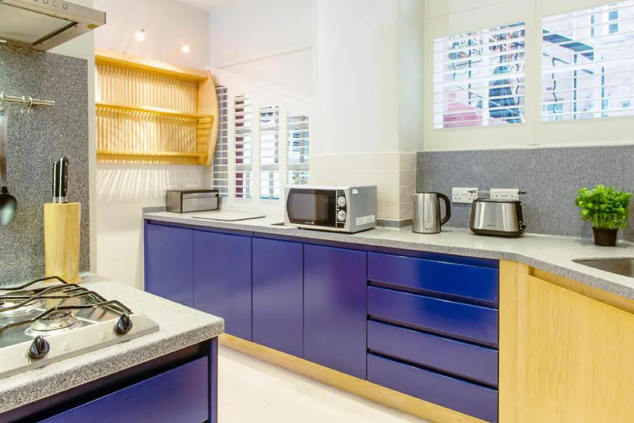 Ramsay Gardens - Grand 4-Bedroom Apartment Next To Castle Edinburgh