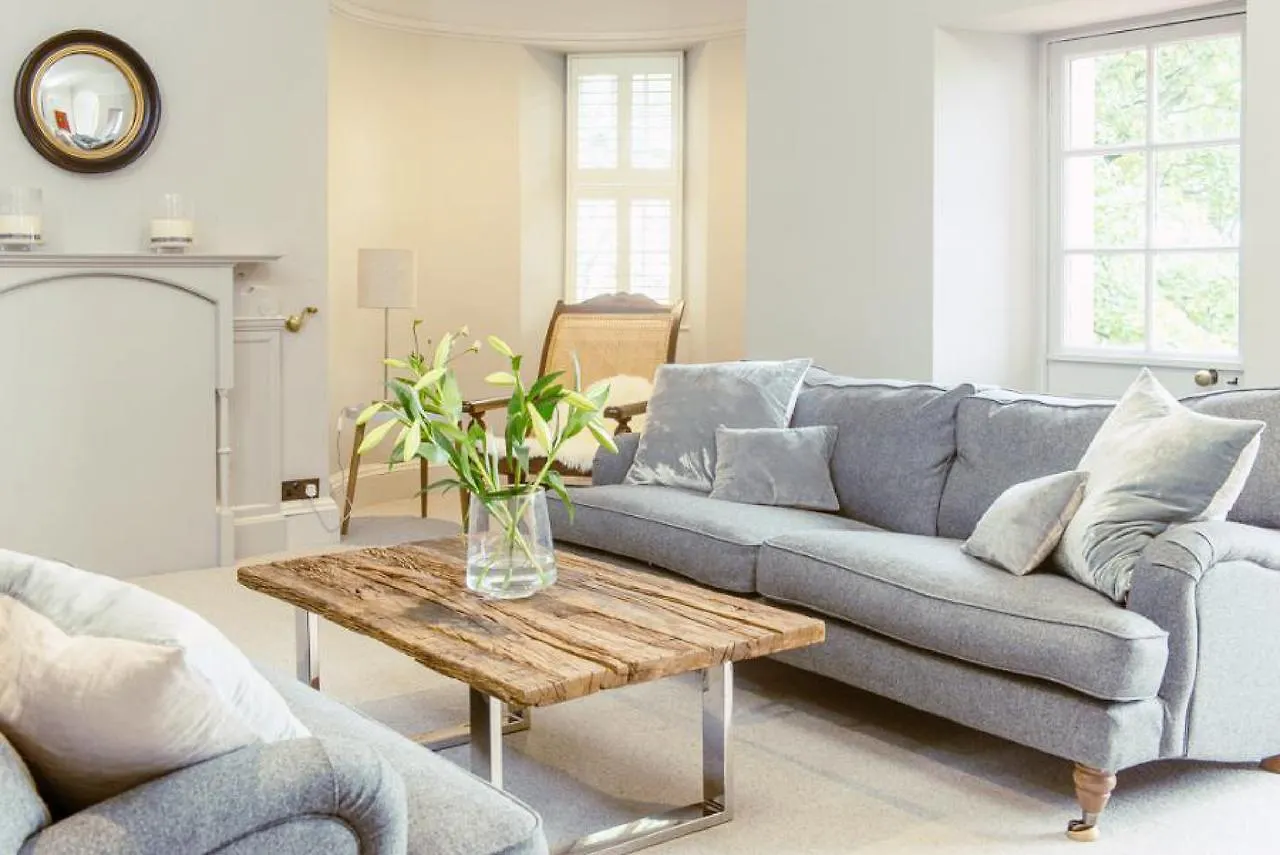 Ramsay Gardens - Grand 4-Bedroom Apartment Next To Castle Edinburgh